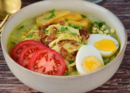 Soto ayam bumbu kuning yang sehat dan bergizi
